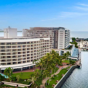 Hilton Cairns, Cairns